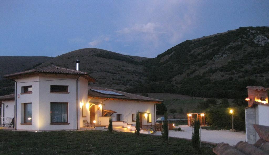 مبيت وإفطار Trasacco La Collina Di Peppino المظهر الخارجي الصورة
