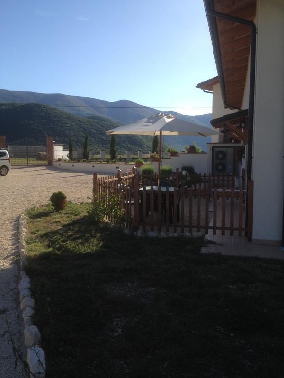 مبيت وإفطار Trasacco La Collina Di Peppino المظهر الخارجي الصورة